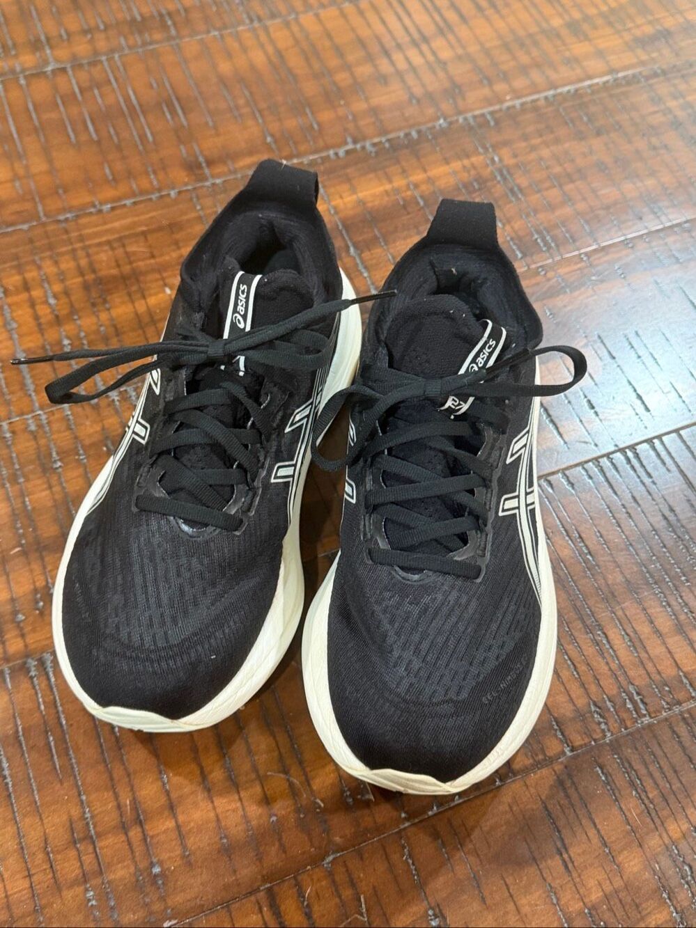 Ascics black gel nimbus 8.5 running shoes